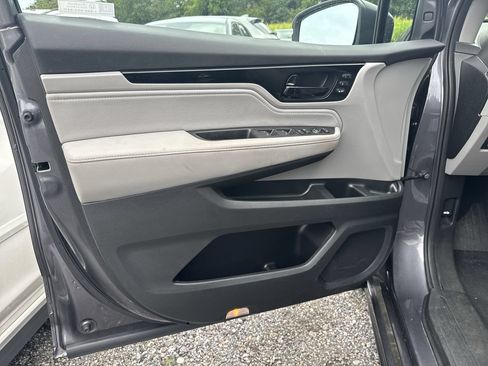 Used 2023 Honda Odyssey Touring image 2