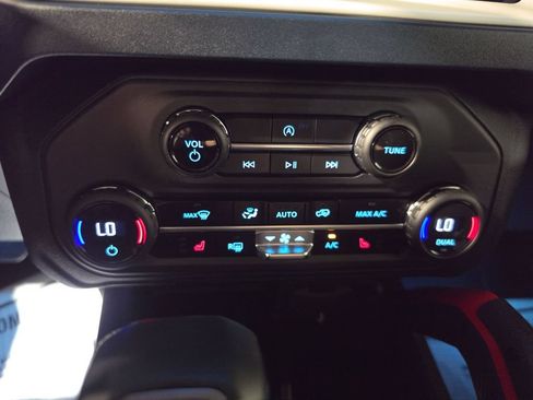 Used 2025 Ford Bronco Heritage Edition AWD/4WD image 16