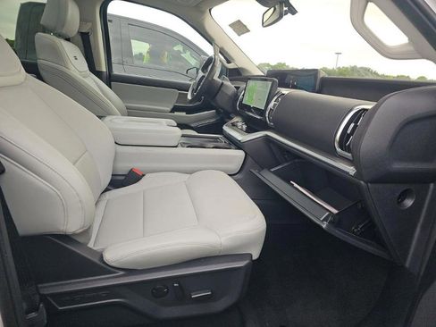 Used 2025 Ford Expedition Max Platinum AWD/4WD image 2