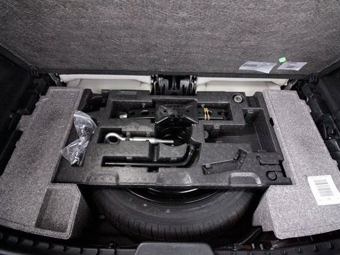 Certified 2022 Volvo XC90 T6 Momentum image 35