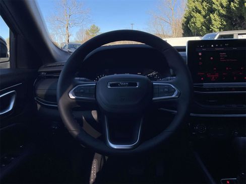 New 2026 Jeep Compass Latitude image 12