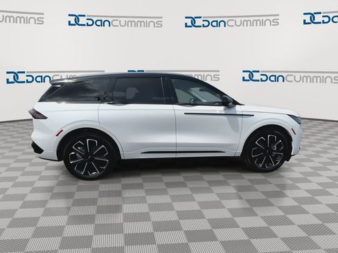 New 2026 Lincoln Nautilus Reserve AWD/4WD image 9