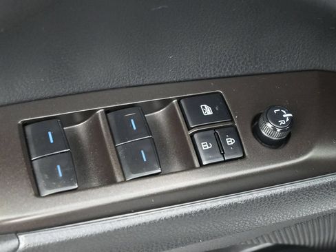 Used 2023 Toyota Camry SE FWD image 4