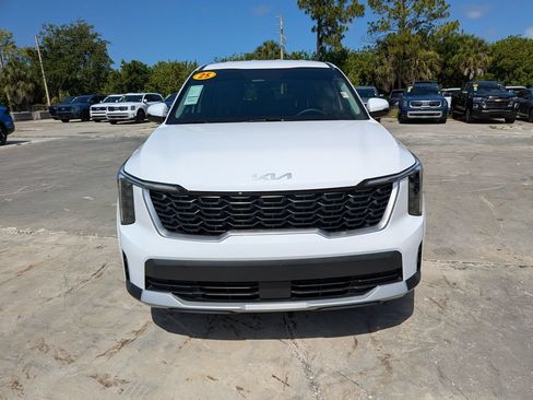Certified 2025 Kia Sorento LX FWD image 3