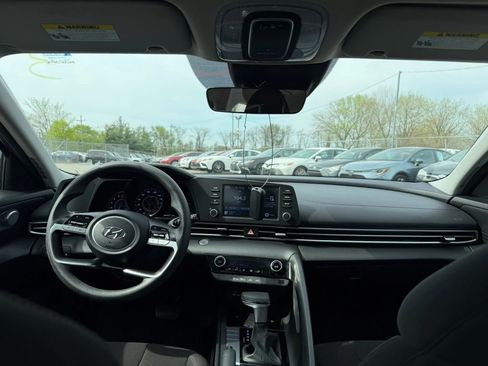 Used 2022 Hyundai Elantra SEL FWD image 16