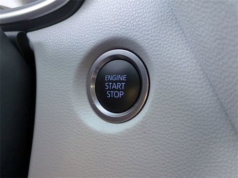 Used 2021 Toyota Corolla SE image 26