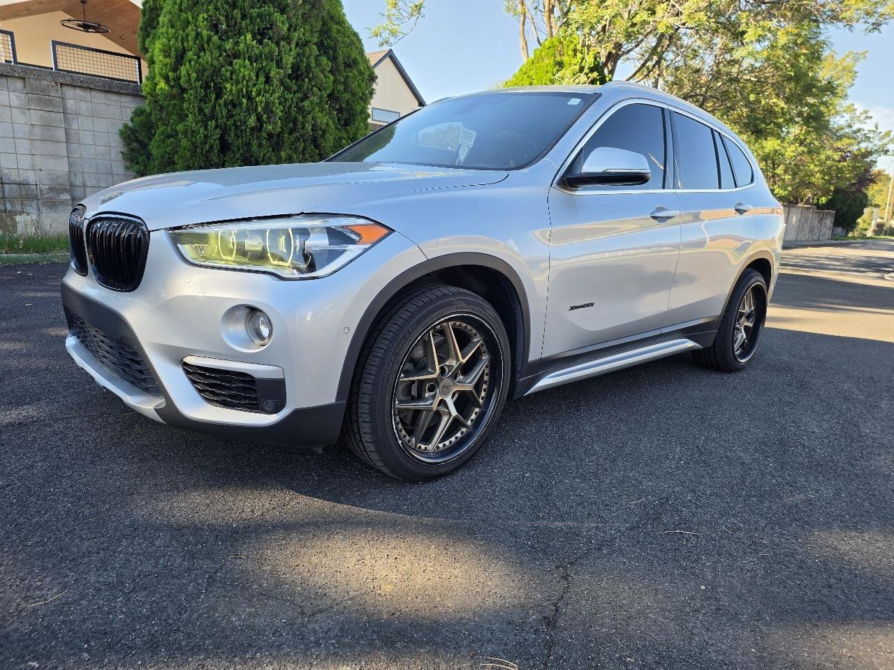 Used 2017 BMW X1 xDrive28i AWD/4WD image 1