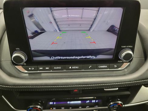 Used 2025 Nissan Rogue SV image 14