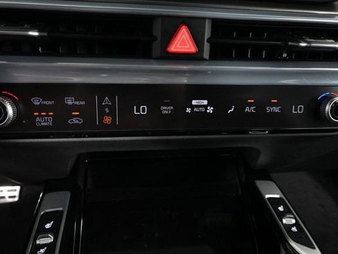 Certified 2025 Kia Sorento SX Prestige image 25