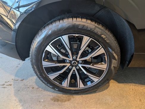 Used 2023 Volvo XC60 B5 Plus image 8