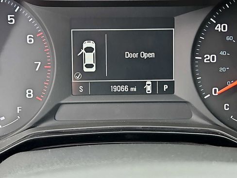 Used 2025 Chevrolet Trax LS w/ LS Convenience Package FWD image 19