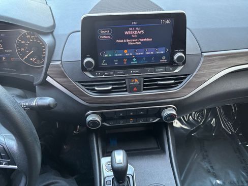 Used 2025 Nissan Altima 2.5 SV image 17