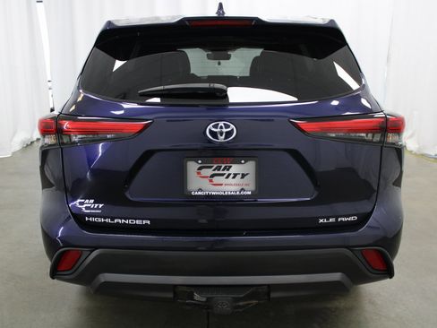 Used 2021 Toyota Highlander XLE image 6