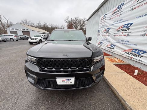 New 2025 Jeep Grand Cherokee Altitude image 2