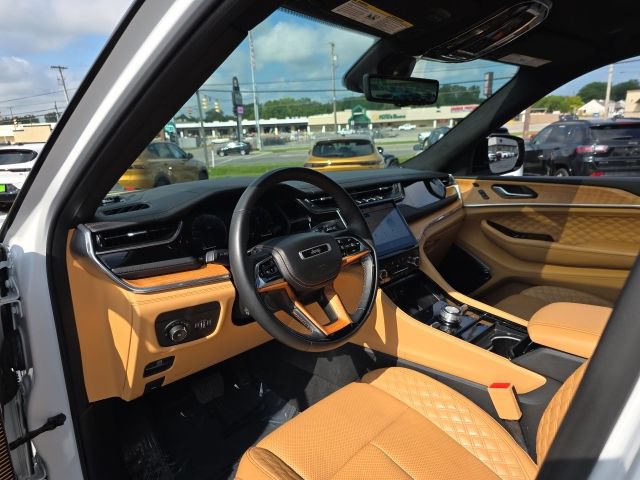 Used 2024 Jeep Grand Cherokee L Summit AWD/4WD image 19