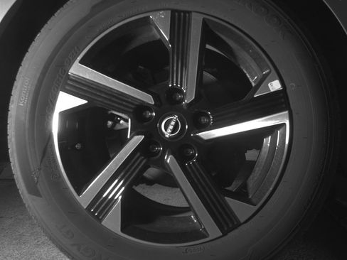 Used 2025 Nissan Sentra SV FWD image 15