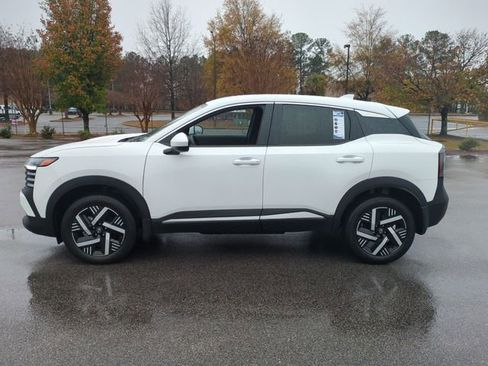 Used 2025 Nissan Kicks SV image 6