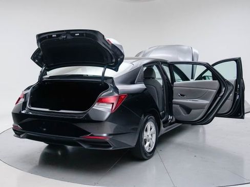 Used 2023 Hyundai Elantra SE image 21