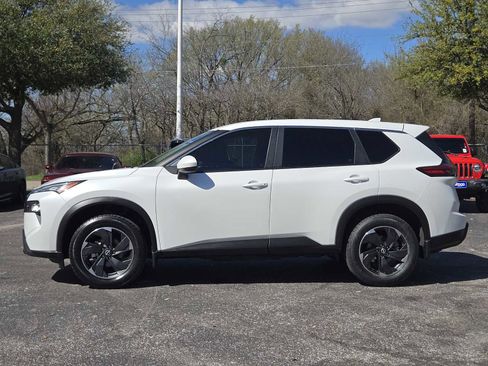 Used 2024 Nissan Rogue SV image 5