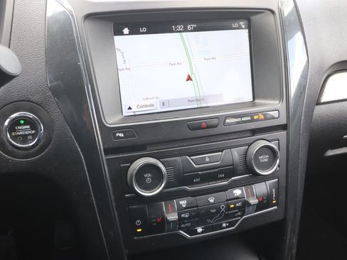 Certified 2018 Ford Explorer XLT w/ Equipment Group 202A FWD image 18