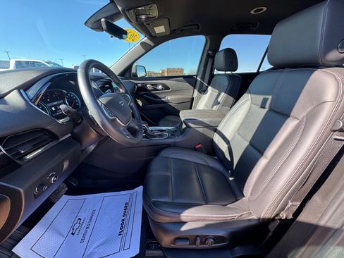 Used 2023 Chevrolet Traverse RS image 9