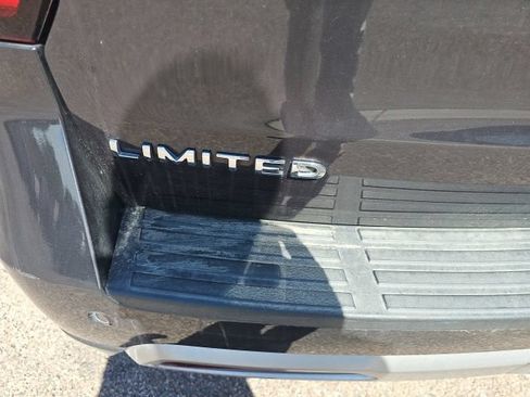 Used 2023 Ford Expedition Limited AWD/4WD image 5