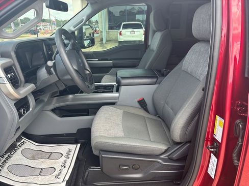 Used 2025 Ford F250 XLT w/ Black Appearance Package AWD/4WD image 9