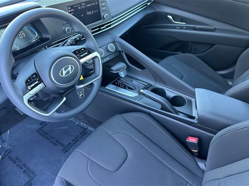 Used 2026 Hyundai Elantra SE image 10