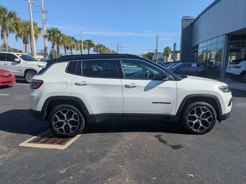 Used 2025 Jeep Compass Limited AWD/4WD image 2