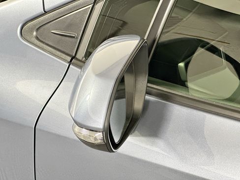 Used 2025 Toyota Corolla SE image 10