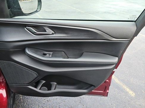 Used 2024 Jeep Grand Cherokee Altitude image 15