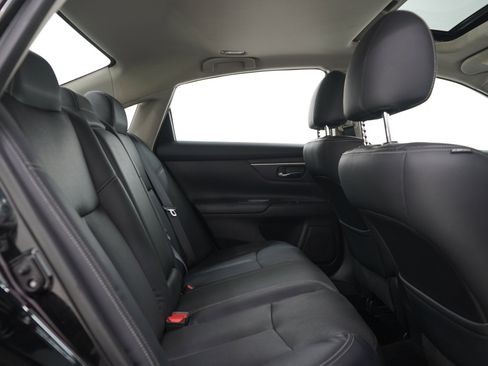 Used 2018 Nissan Altima 2.5 SL w/ 2.5 SL Technology Package FWD image 12