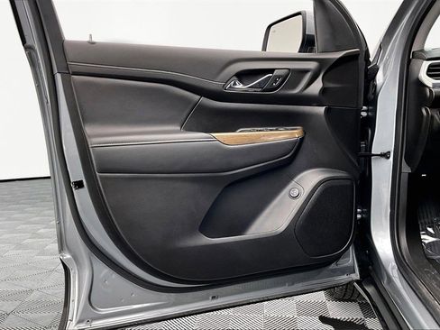 Used 2023 GMC Acadia SLE w/ Driver Convenience Package image 23