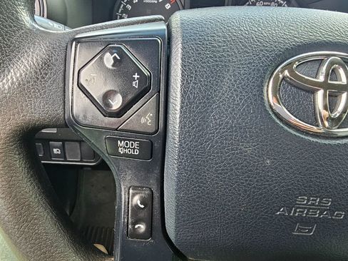 Used 2020 Toyota Tacoma SR image 32