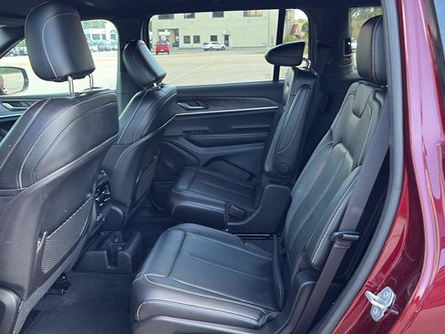Used 2025 Jeep Grand Cherokee L Limited AWD/4WD image 5