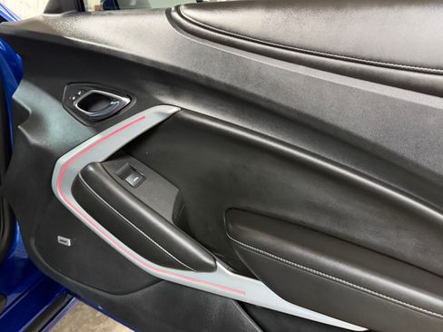 Used 2016 Chevrolet Camaro SS RWD image 12
