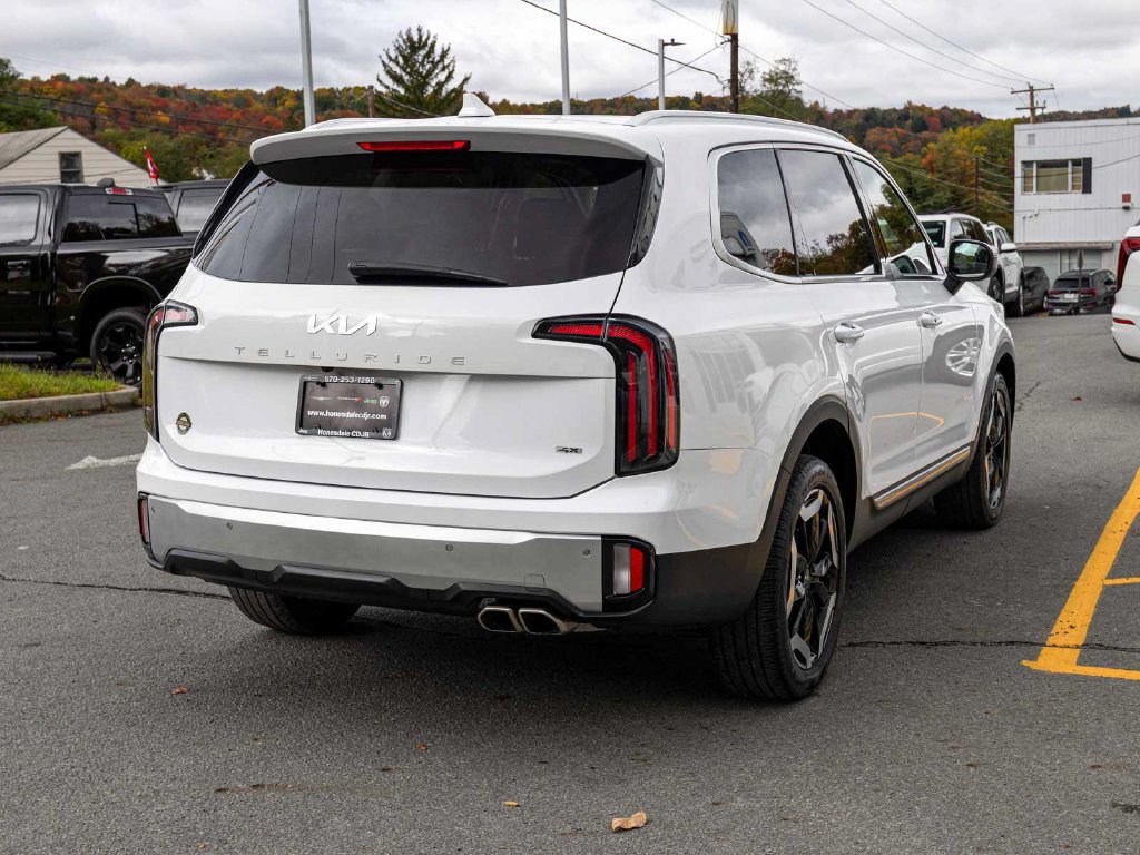 Used 2024 Kia Telluride EX w/ EX Captain's Chair Package AWD/4WD image 4