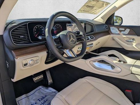 New 2026 Mercedes-Benz GLS 450 4MATIC image 3