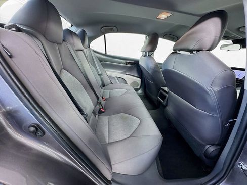 Used 2021 Toyota Camry LE image 19