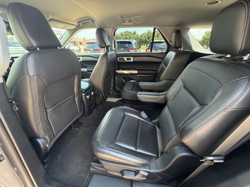 Used 2021 Ford Explorer XLT w/ Equipment Group 202A AWD/4WD image 14
