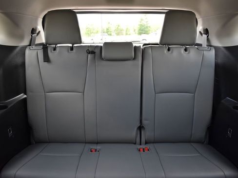 Used 2024 Toyota Highlander Platinum AWD/4WD image 14