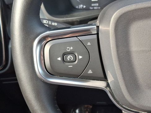 Used 2019 Volvo XC40 T5 Momentum image 22