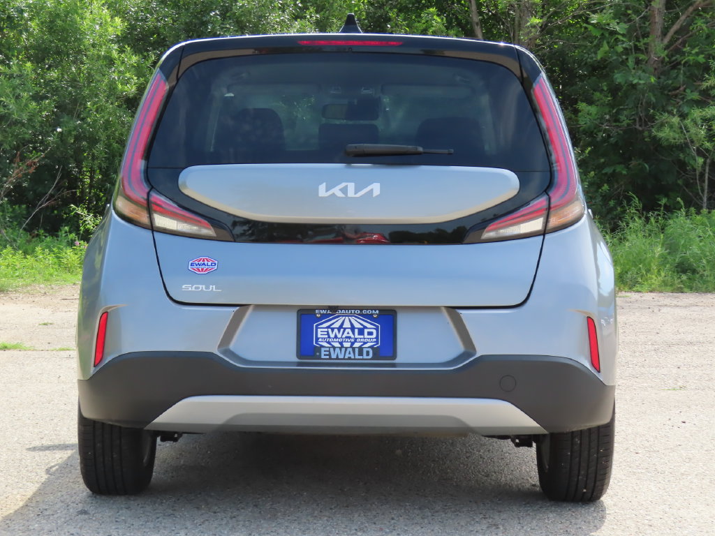 Used 2024 Kia Soul LX w/ Option Group 015 FWD image 13
