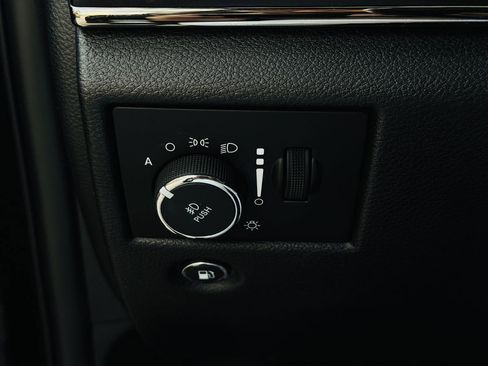 Used 2021 Jeep Grand Cherokee High Altitude AWD/4WD image 23