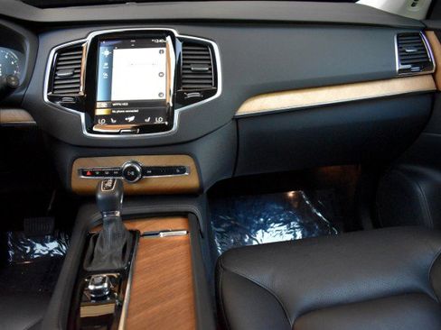Used 2022 Volvo XC90 T6 Momentum w/ Advanced Package AWD/4WD image 10