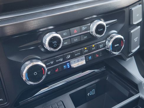 New 2026 Ford F250 Lariat w/ Black Appearance Package AWD/4WD image 18