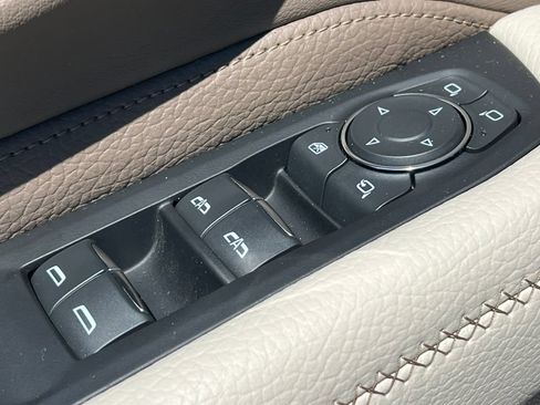 Used 2023 GMC Yukon Denali AWD/4WD image 17