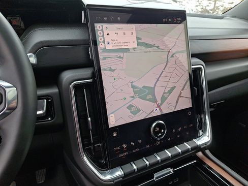 Used 2026 GMC Yukon XL Denali w/ Advanced Technology Package image 18