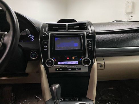 Used 2012 Toyota Camry XLE w/ Leather Pkg image 19