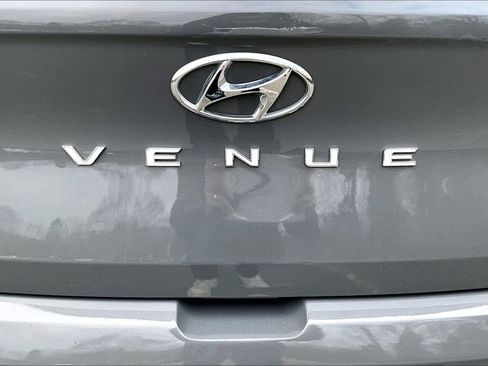 Used 2021 Hyundai Venue SE image 24